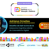 Imagem mostra detalhes de palestra de Adriana Ornellas (UOC), em abertura de especialização em Docência para a EaD 