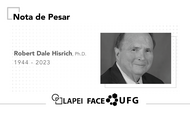 Capa Nota de Pesar pelo falecimento de Robert Dale Hisrich.  1944 - 2023. Na foto, em preto e branco, homem branco, idoso de terno.