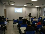 A instrutora Erica Botelho (Mestre PPGADM/FACE/UFG) apresentou dicas e práticas do Software.