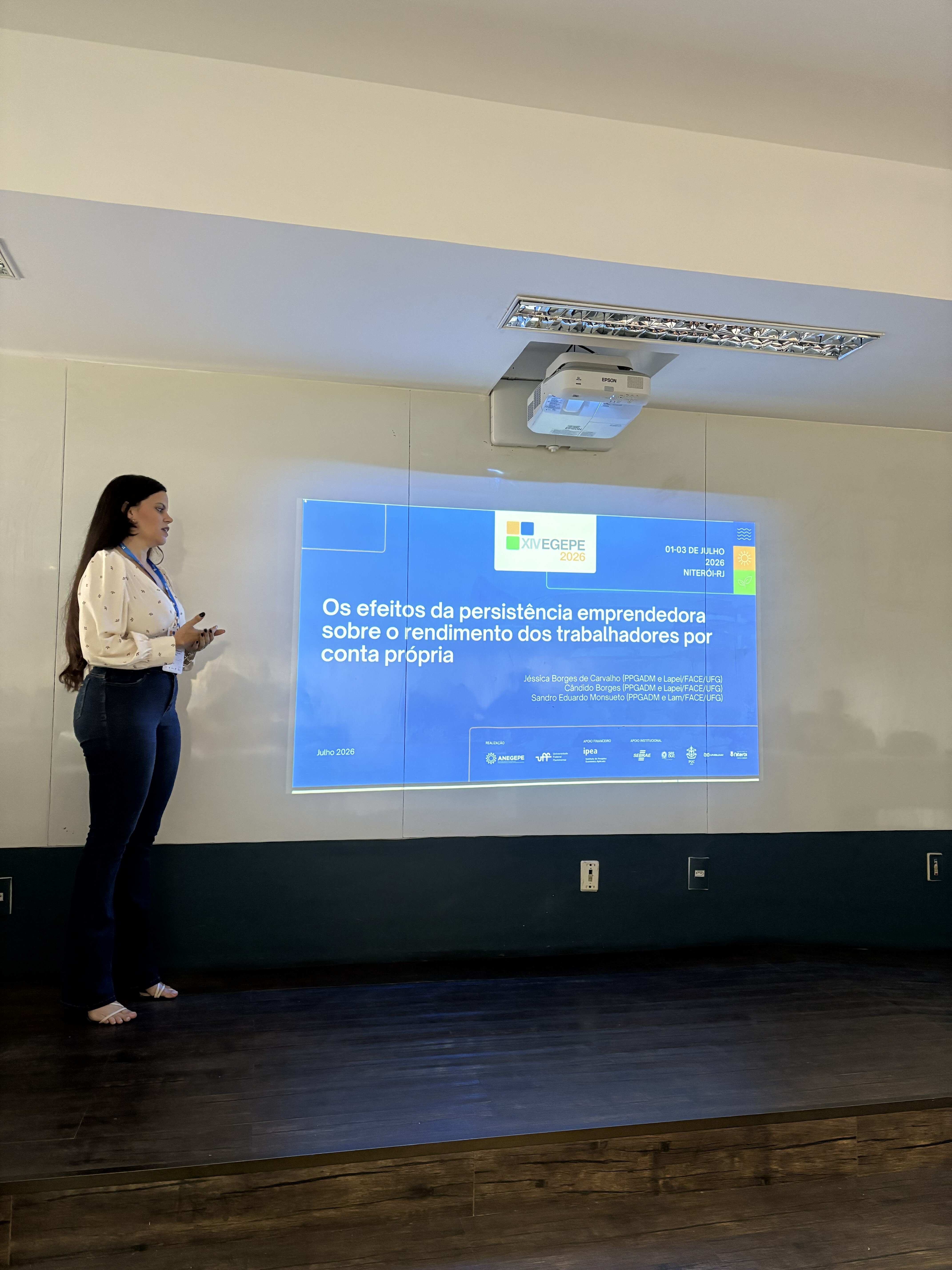 Pesquisadora Jéssica no XIV EGEPE 2026