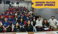 Foto do segundo dia de formação, com a equipe Politizar e todos os jovens aprendizes