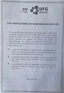 O Conselho Diretor da Escola de Veterinária e Zootecnia,
com base no Decreto Nº 9778 de 07/01/2021, que reitera,
até 30 de junho de 2021, a situação de emergência na
saúde pública no Estado de Goiás, em razão da
disseminação do novo coronavírus COVID-19, em
deliberação da reunião ordinária de 19 de março de 2021,
determinou que:
▪ o uso de máscaras é obrigatório nas dependências da
EVZ, no Campus Samambaia e na Fazenda Tomé Pinto
(município de São Francisco de Goiás);
▪ qualquer pessoa da comunidade interna ou externa
que não estiver com máscara será impedida de
circular;
▪ aconselha-se o uso de máscaras que oferecem mais
proteção contra a doença, tais como as N95 ou
similares.