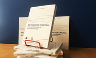 card da impolítica à política