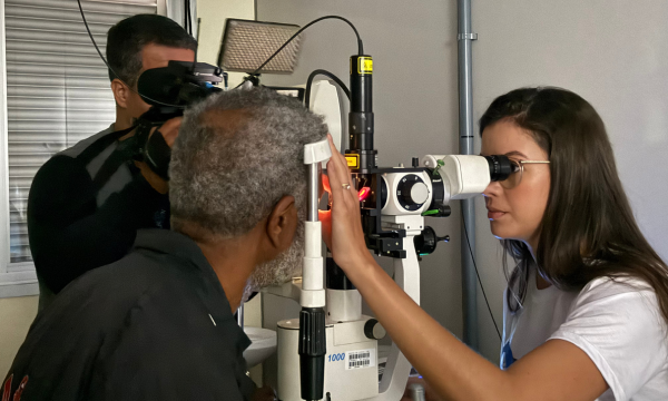 pacientes diabéticos prestes a receberem injeção intraocular