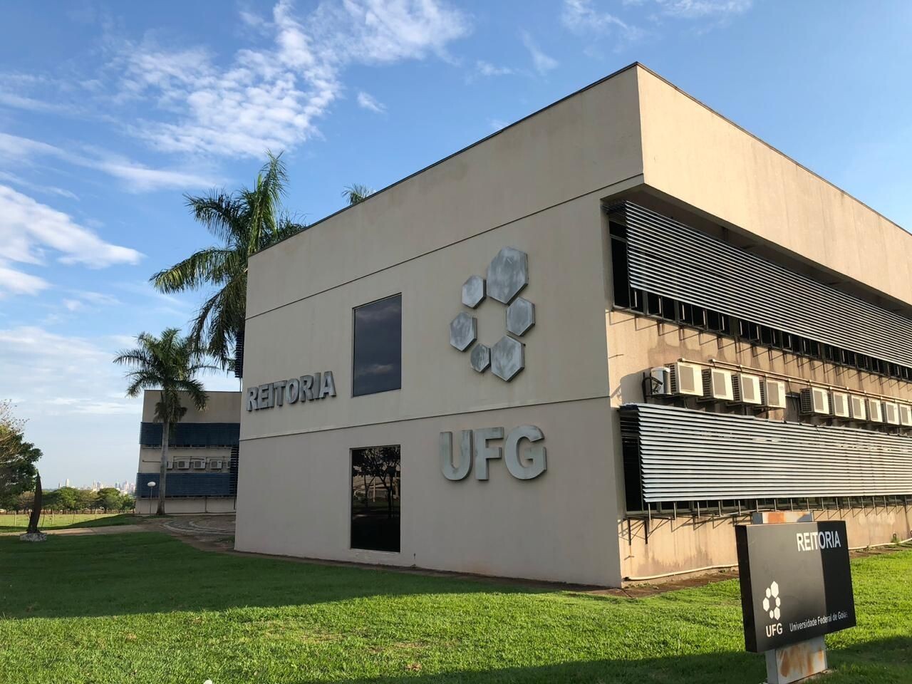 UFG completa  65 anos