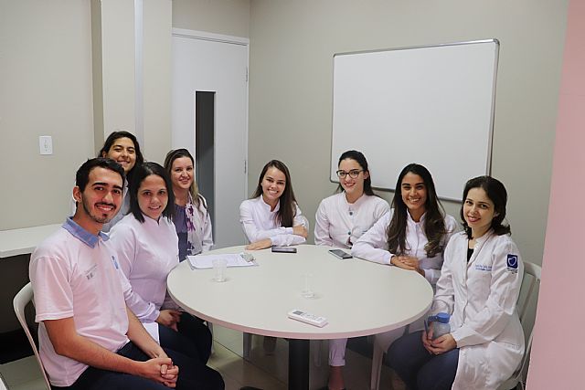 Alunos de odontologia da UFG visitam HGG 