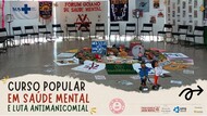 Imagem de uma mandala central no chão com objetos simbólicos da educação popular em saúde e da luta antimanicomial. Convida ao curso de Educação Popular e Luta Antimanicomial.