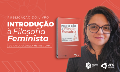 #ParaTodosVerem: Imagem promocional com fundo vermelho. Do lado esquerdo, em texto de cor branca, lê-se em destaque: "PUBLICAÇÃO DO LIVRO", seguido do título "INTRODUÇÃO à Filosofia Feminista" e, dentro de um retângulo de linha fina, "DE PAULA GABRIELA MENDES LIMA". No canto inferior esquerdo, há linhas em tom vermelho mais claro em forma de setas direcionadas para a direita.