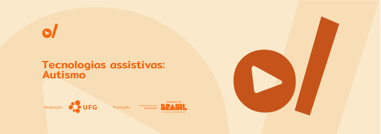 #ParaTodosVerem: Banner digital em tons de bege e laranja. À esquerda da imagem, está o título em destaque: "Tecnologias assistivas: Autismo". No canto superior esquerdo e ocupando grande parte da lateral direita, constam os elementos da identidade visual: um círculo laranja com um triângulo branco no centro (ícone de play) ao lado de uma barra vertical inclinada. Na base do banner, estão os logotipos dos realizadores e parceiros: UFG (Universidade Federal de Goiás), Ministério da Educação e Governo Federal.