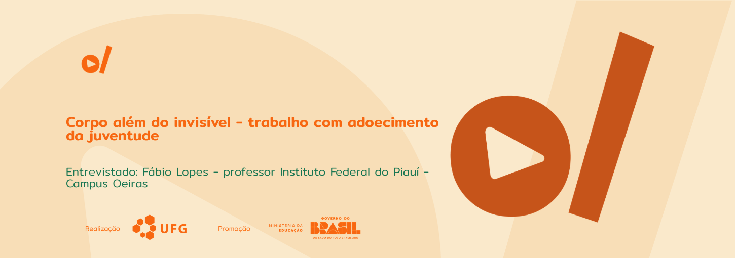 #ParaTodosVerem: Banner digital horizontal em tons de bege e laranja. À esquerda, o título em destaque na cor laranja: "Corpo além do invisível – trabalho com adoecimento da juventude". Abaixo, em fonte menor e cor verde-água, o texto: "Entrevistado: Fábio Lopes – professor Instituto Federal do Piauí – Campus Oeiras". No canto superior esquerdo e ocupando grande parte da lateral direita, constam os elementos da identidade visual do projeto: um círculo laranja com um triângulo branco no centro (ícone de play) posicionado ao lado de uma barra vertical inclinada. Na base do banner, estão os logotipos dos realizadores e parceiros: UFG (Universidade Federal de Goiás), Ministério da Educação e Governo Federal.