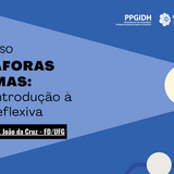 Arte retangular em fundo azul, posicionada na horizontal, com a imagem de uma luminária de cabeceira do lado direito que lança um facho de luz sobre as informações que estão do lado esquerdo: Minicurso Metáforas Íntimas: uma introdução à vida reflexiva. E as logomarcas do Programa de Pós-graduação Interdisciplinar em Direitos Humanos, do Núcleo Interdisciplinar de Pesquisa, Ensino e Extensão em Direitos Humanos e da Universidade Federal de Goiás. 