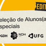 banner_noticia_seleção_alunos_especiais_20262
#ParaTodosVerem: Imagem de formato vertical, semelhante a um 'Story' de rede social, com o mesmo fundo amarelo vibrante e textura rústica. No canto superior direito, há o mesmo recorte de papel preto desgastado com a palavra "EDITAL" em letras brancas. No centro da imagem, sobreposto ao fundo, o mesmo elemento de folha de caderno amarelada e envelhecida está centralizado verticalmente, preso pelos dois grampos dourados na borda esquerda.