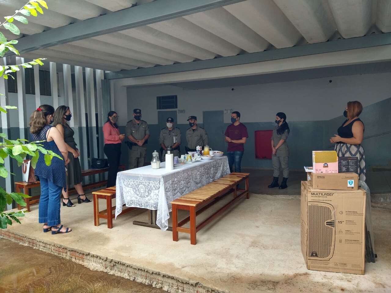 Projeto Meninas e Engenheiras doa equipamentos
