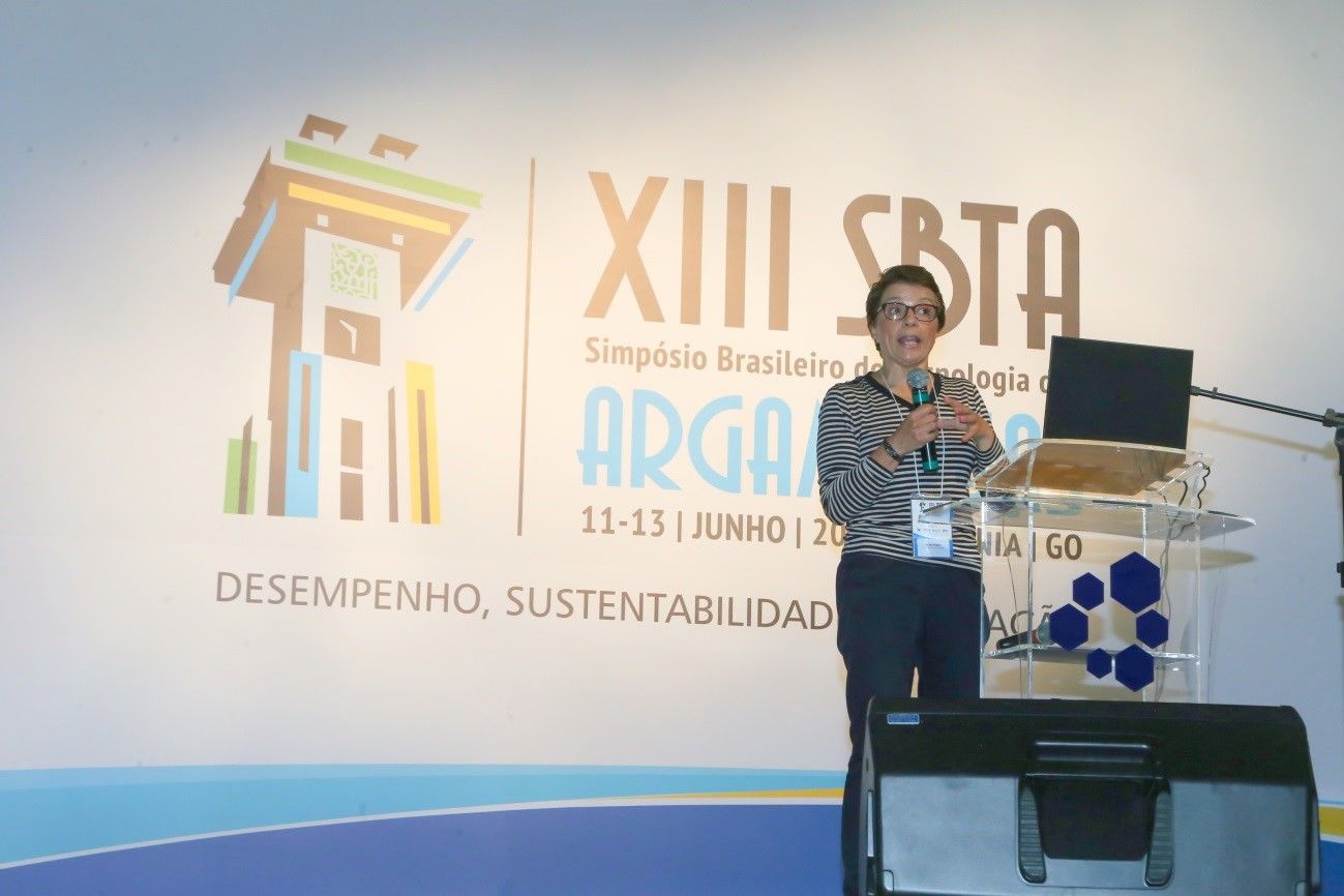 Palestrante internacional Maria Isabel Torres – Universidade de Coimbra/Portugal - Palestra “Argamassas contemporâneas e inovadoras: que sustentabilidade?”