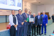 Diretor da FM é homenageado pelo Cremego com a Comenda Honra ao Mérito Profissional Médico, juntamente com outros colegas