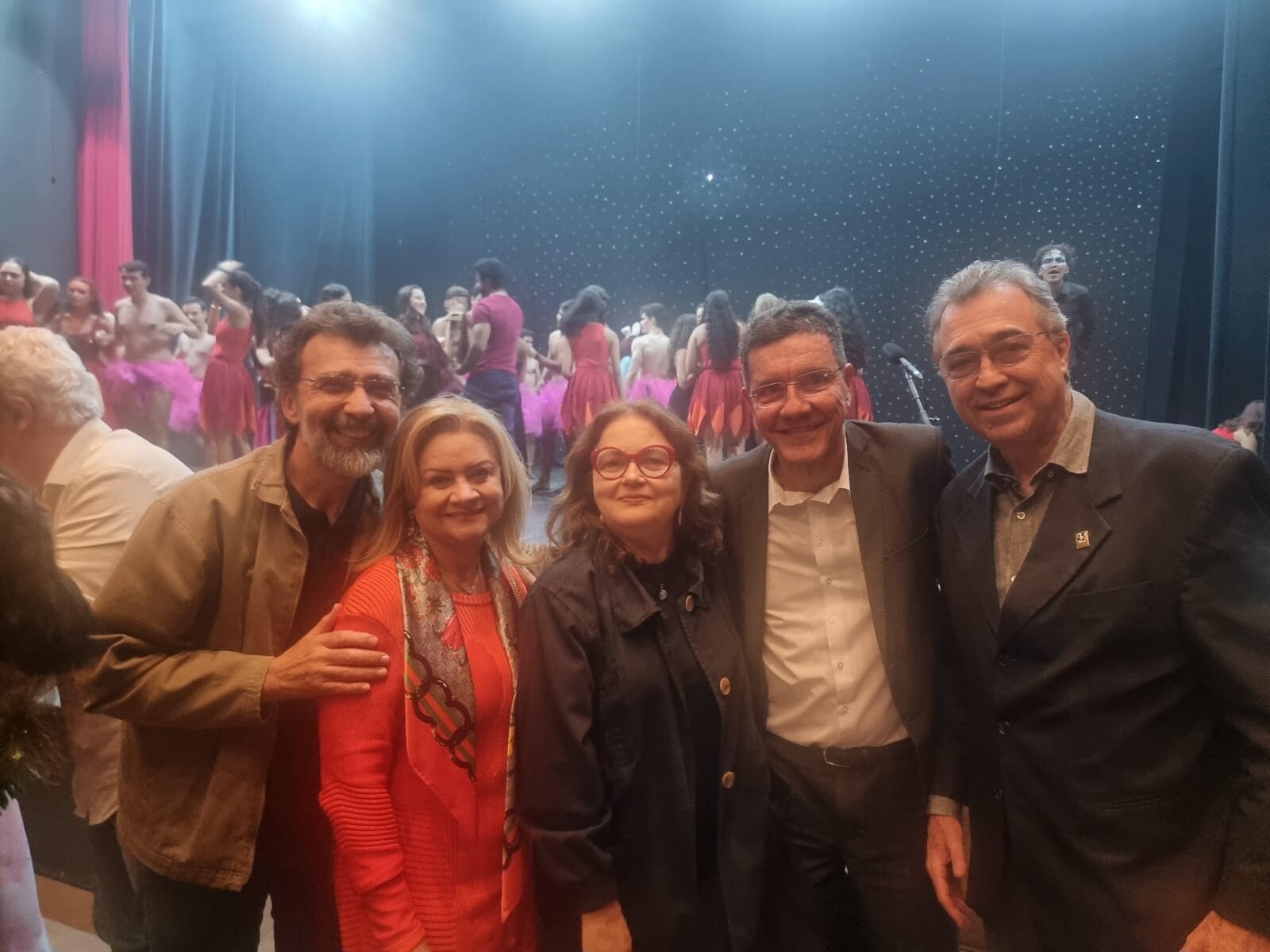 Alunos da Faculdade de Medicina mostram que no lugar da dor é melhor o riso, com Show do Esqueleto