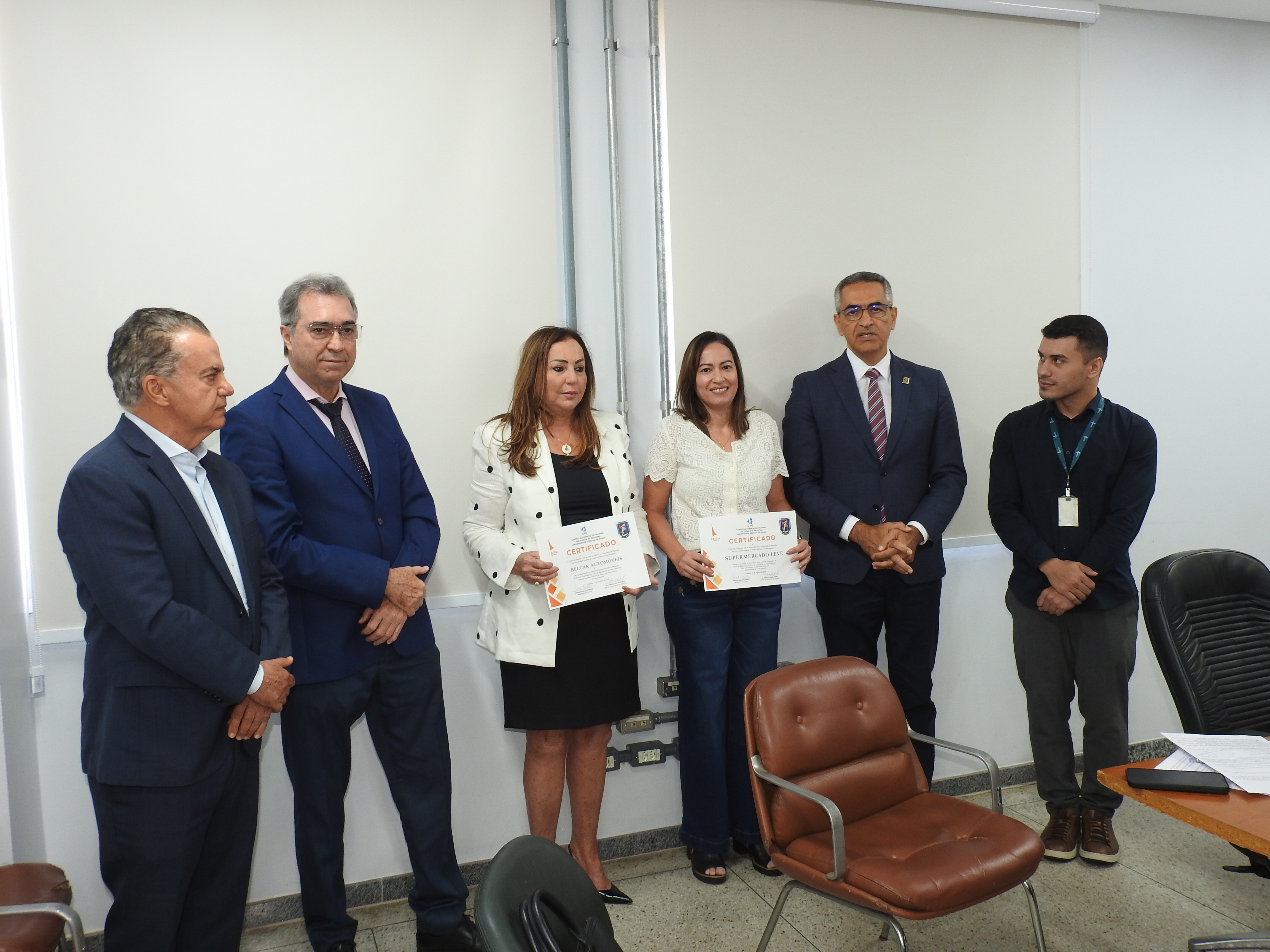 Faculdade de Medicina e Centro Acadêmico homenageiam Belcar Automóveis e Supermercado Leve