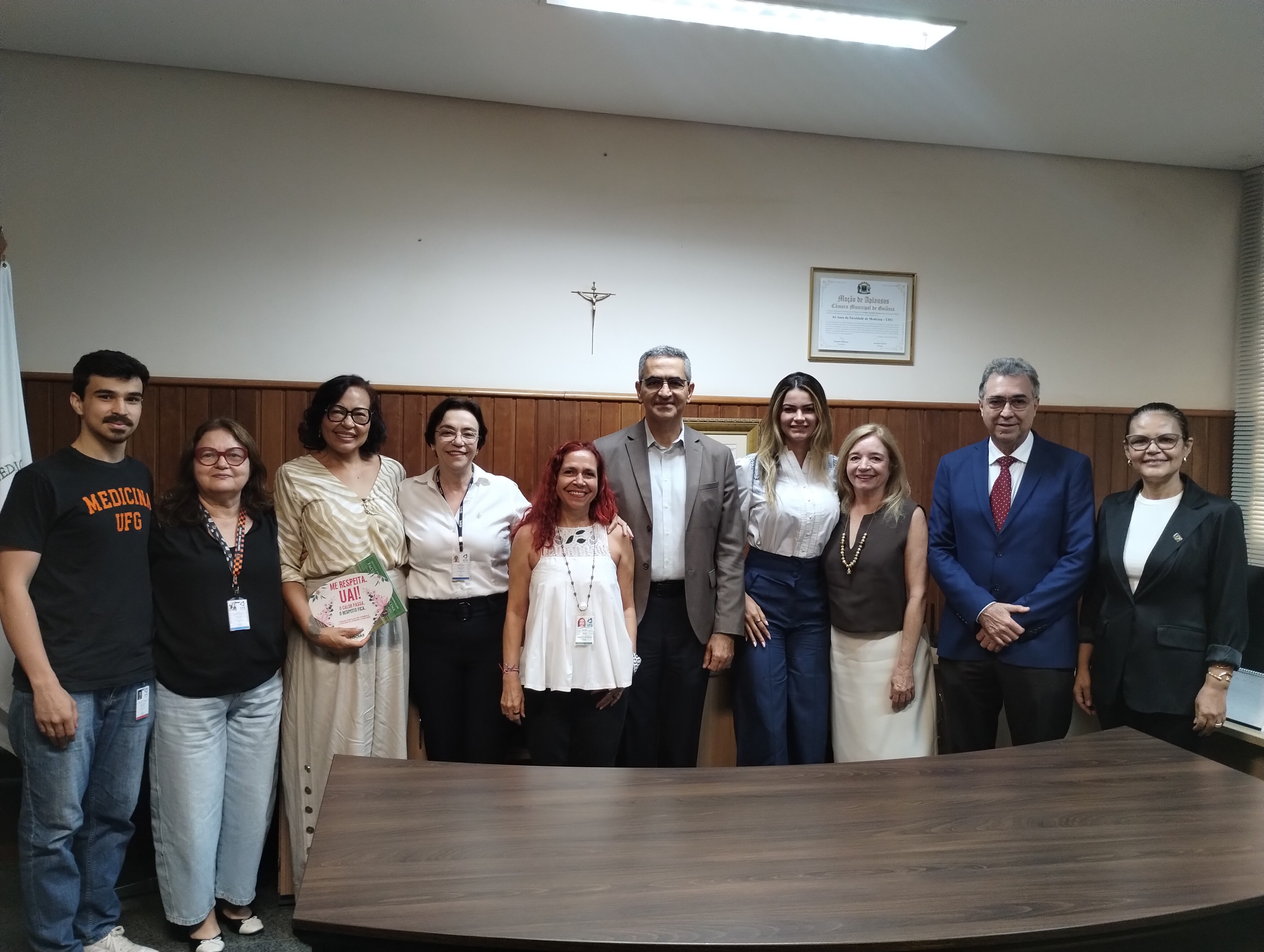 Diretoria da FM se reúne com representantes de várias instituições públicas para discutir questões ligadas à violência contra a mulher