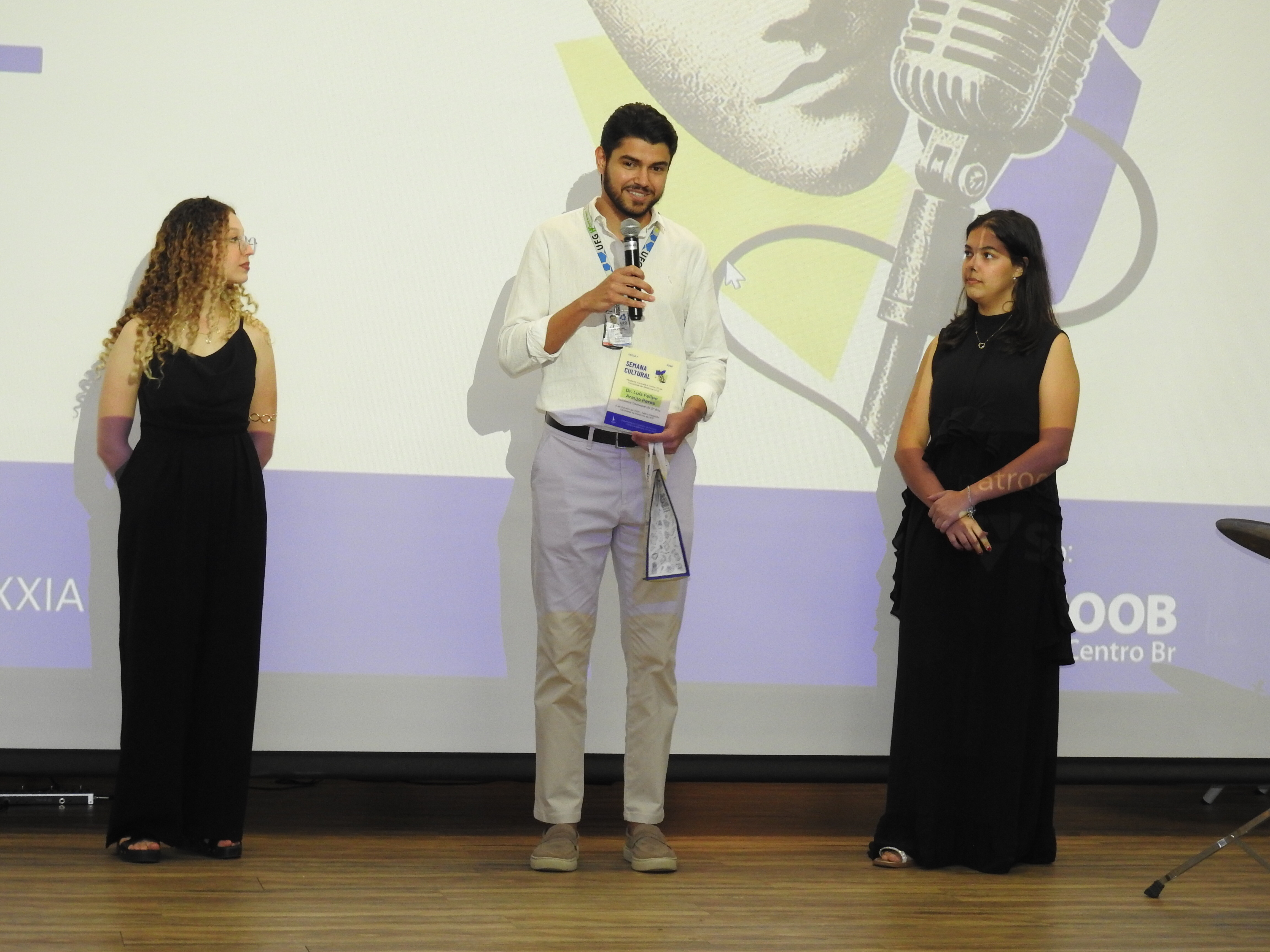 Alunos da FM demonstram seus talentos artísticos e homenageiam professores na Semana Cultural 2026