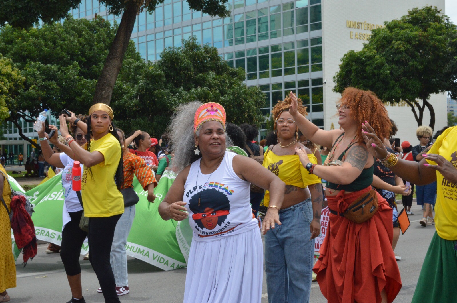 Encontro de gerações na Marcha das Mulheres Negras em Brasília 