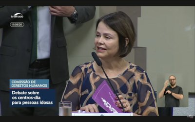 Professora Ruth Losada participou de debate sobre proposta que prevê a instalação de Centros-Dia para pessoas idosas atendidas pelo SUAS
