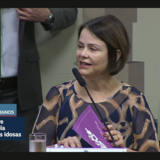 Professora Ruth Losada participou de debate sobre proposta que prevê a instalação de Centros-Dia para pessoas idosas atendidas pelo SUAS