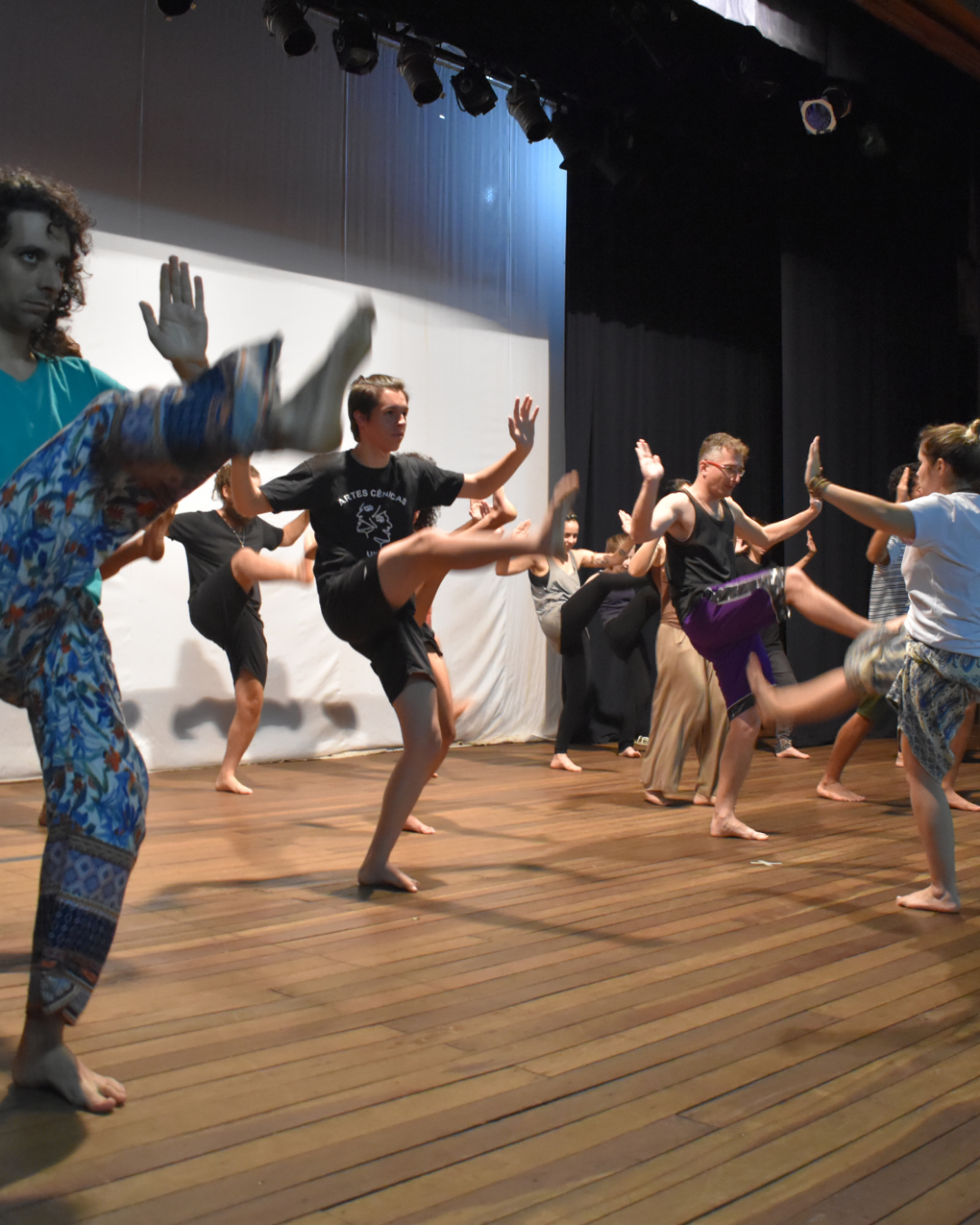 Corpo, Máscara e Objeto: Criação de Cena no Espaço Cênico