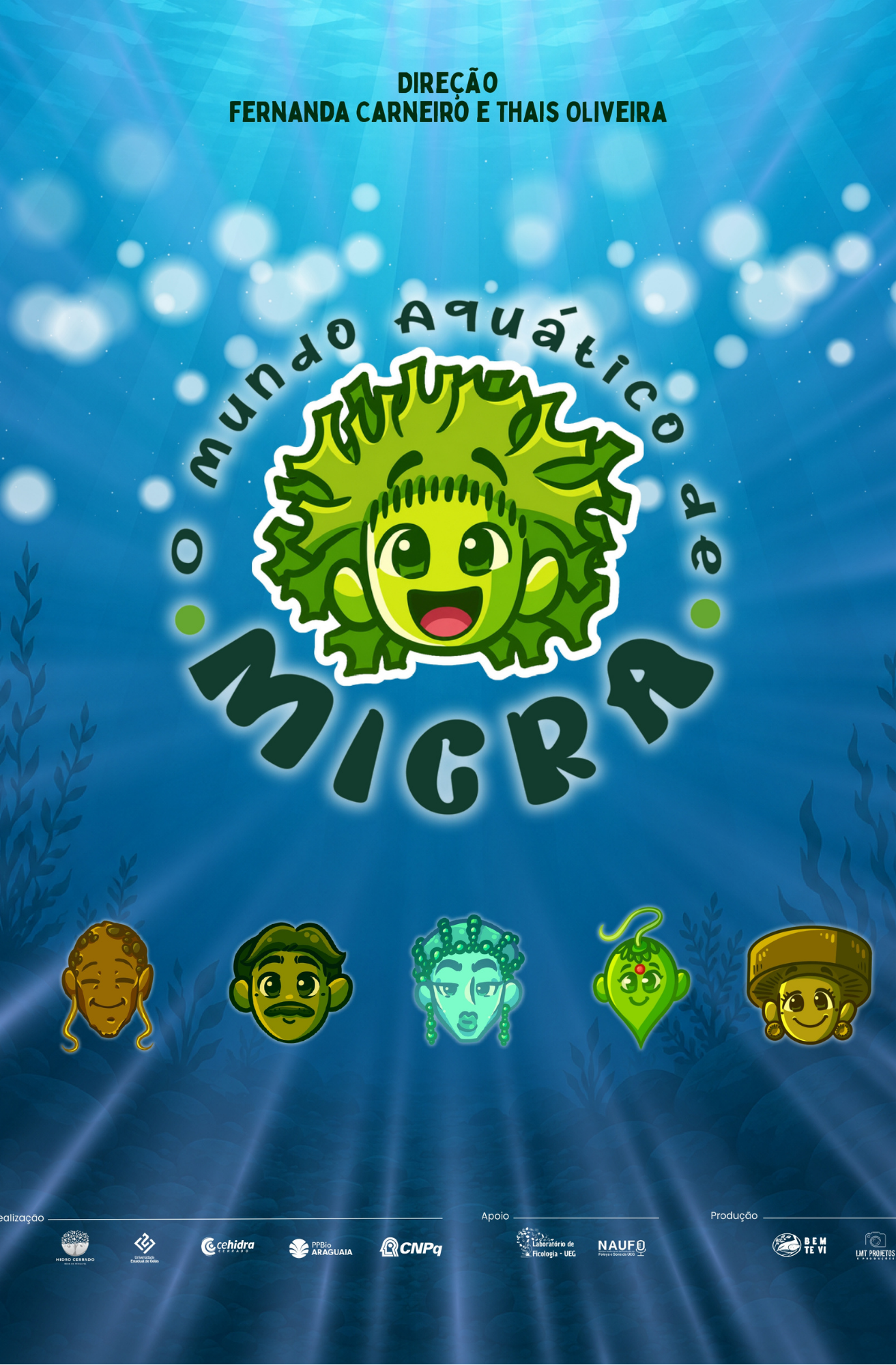 Cartaz do filme “O Mundo Aquático de Micra”. A imagem tem fundo azul, simulando um ambiente subaquático iluminado por raios de luz. No centro, há uma ilustração de uma personagem verde com expressão sorridente, rodeada pelo título do filme. Na parte inferior, aparecem outras pequenas ilustrações de personagens em tons de verde e amarelo. O rodapé reúne logotipos de realização, apoio e produção.