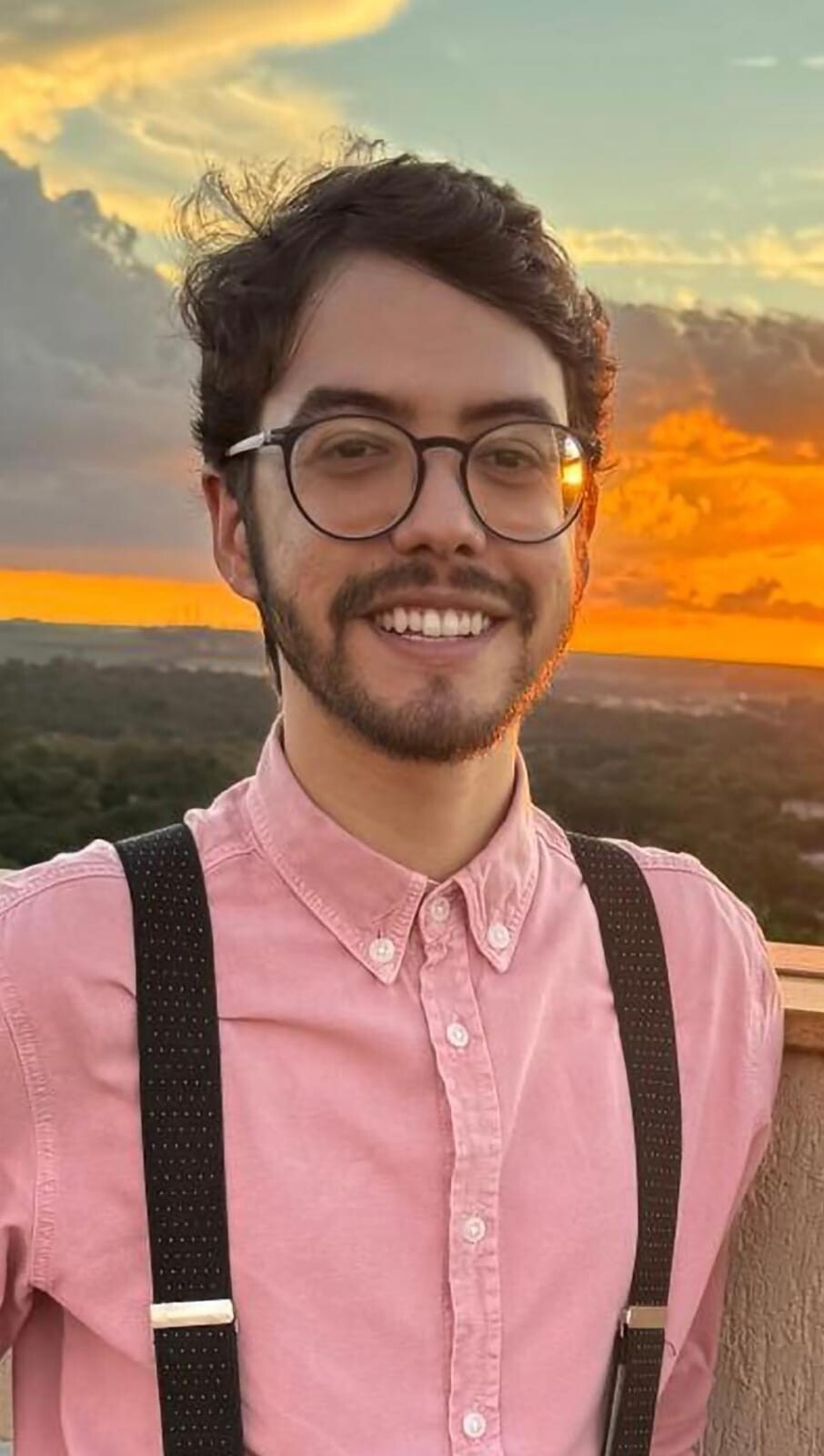 Especialista em Genética Médica pelo Hospital das Clínicas da Faculdade de Medicina de Ribeirão Preto - USP (HCFMRP-USP). Mestrando do Programa de Pós-graduação em Saúde Pública da FMRP-USP, com projeto "Epidemiologia de Doenças Raras no Brasil". Atua como Médico Geneticista no Hospital das Clínicas da Universidade Federal de Goiás (HC-UFG) e no Hospital Estudal Dr. Alberto Rassi (HGG).