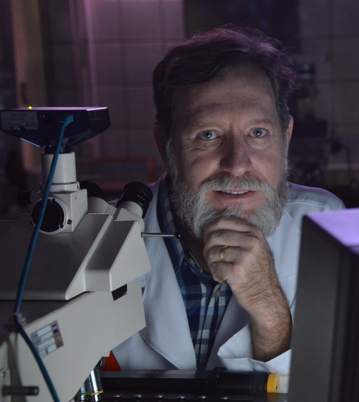 Biomédico Conselheiro Geneticista. Professor titular da Pontifícia Universidade Católica de Goiás; Mestre e Doutor em Biologia Molecular pela University of Victoria, Canadá; Pós-doutorado pela Universidade Católica de Brasília.