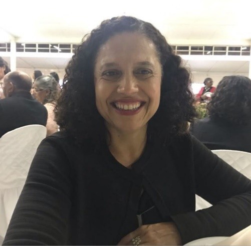 MODERADORA
