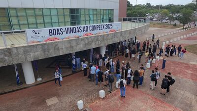 Imagem mostra fila para entrada no Conpeex 2025