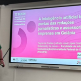 Imagem mostra professor alfredo costa em apresentação de trabalho do Nodus no Ibercom, em Braga, Portugal