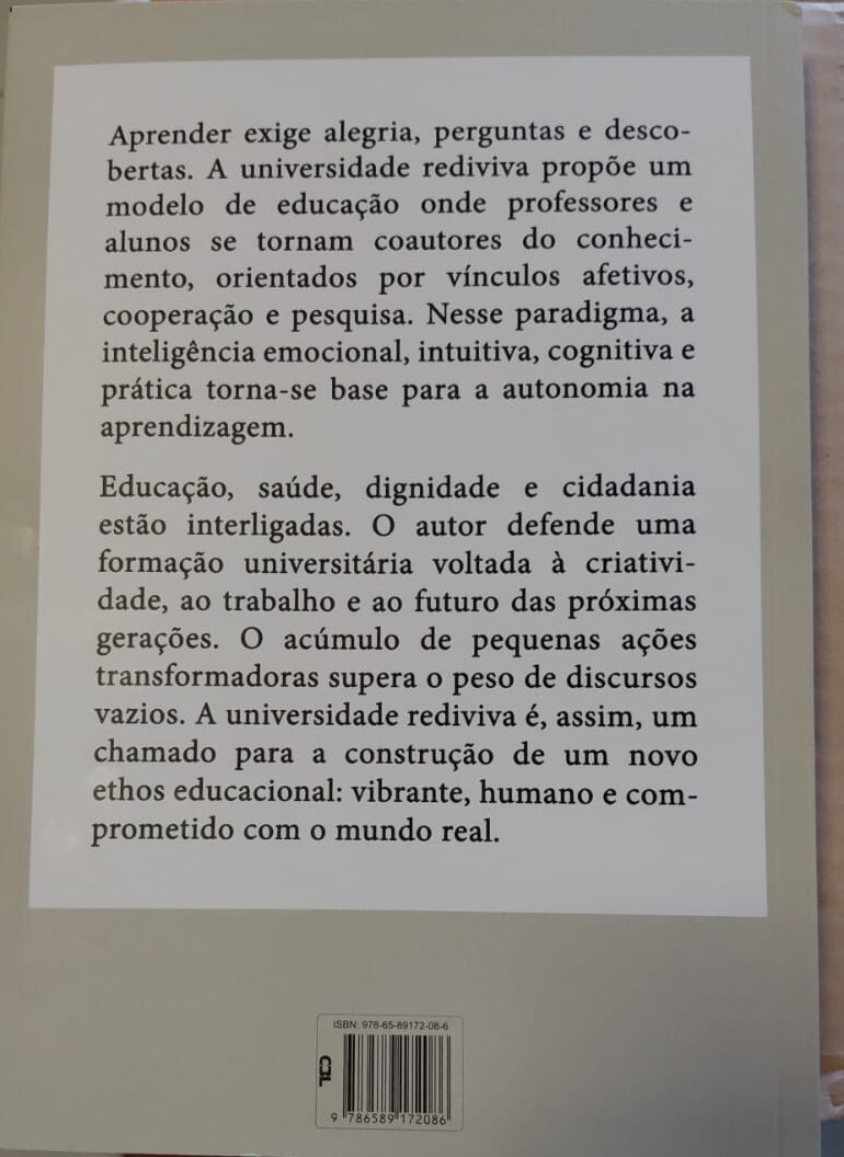 Contra-capa do livro: Educação Rediviva
