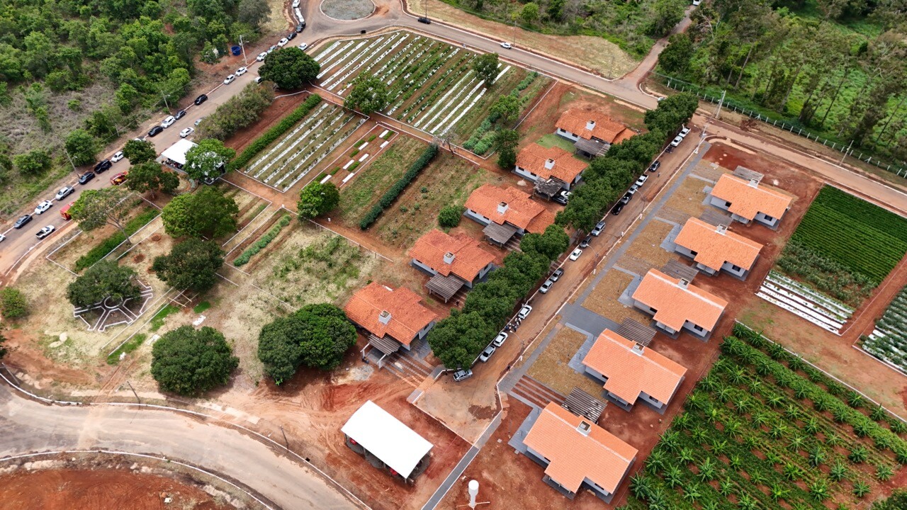 Áreas de pesquisa, casa administrativas e dormitórios