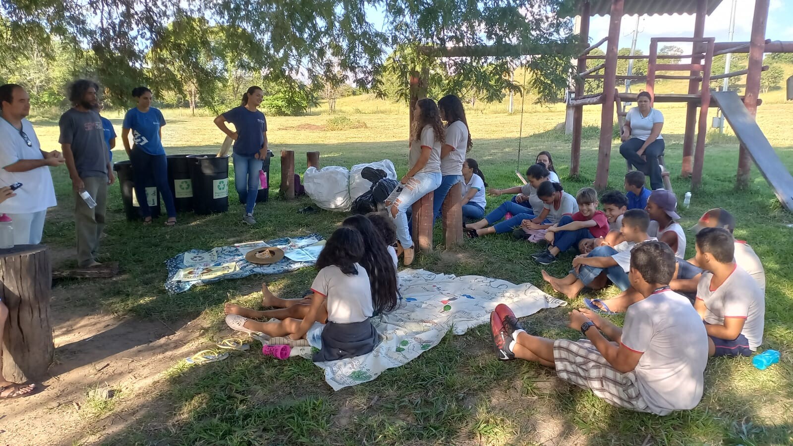 Oficina de compostagem e reciclagem na escola