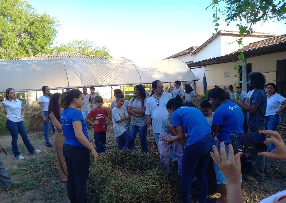 Oficina de compostagem e reciclagem na escola