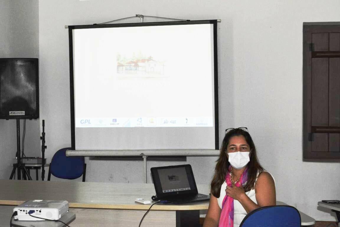 Professors Luciana Helena 1