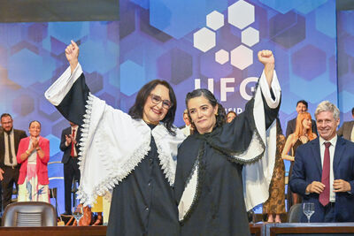 Reitora  Sandramara Matias e Vice-Reitora Camila Caixeta juntas, recém empossadas.