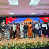 Foto da cerimônia de posse com autoridades no Ministério da Educação