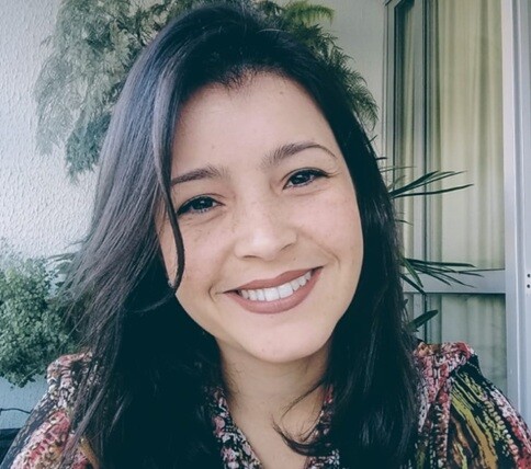 Lara_2-removebg-preview