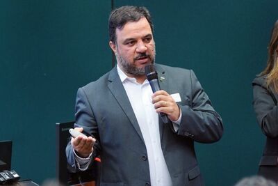 Weber Tavares