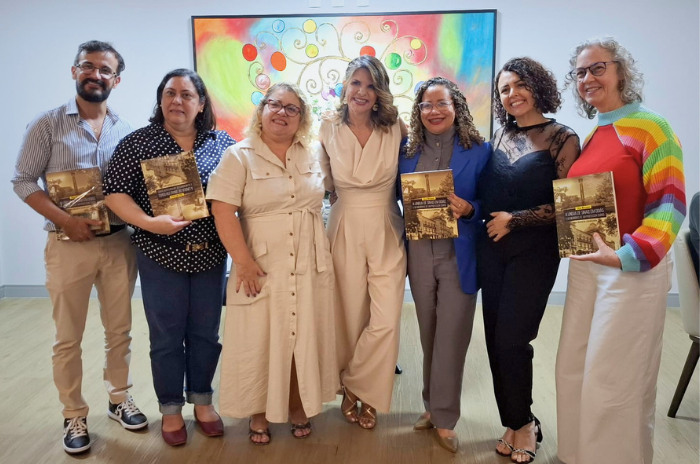 Book addresses history of Libras and the trajectory of a deaf teacher in Goiás
