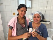 Mães recebem doações de sapatinhos no HMDI 4