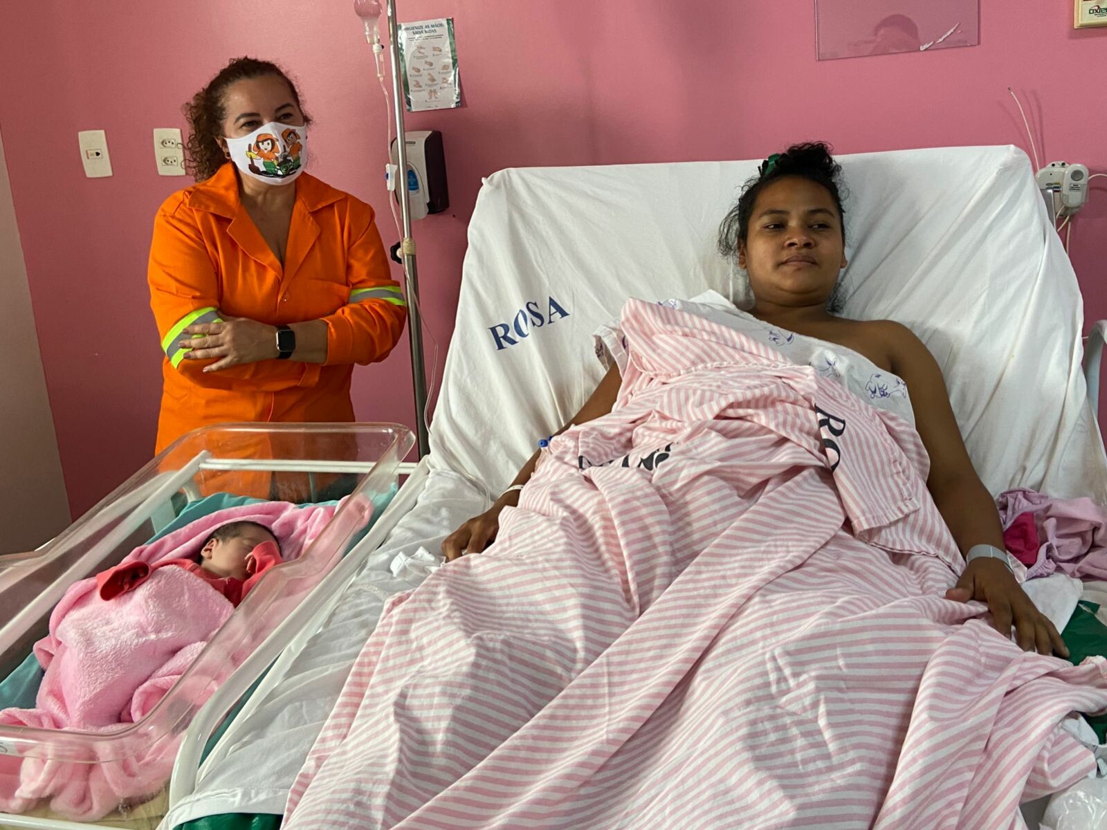 Thelma Cruz visita HMDI 2