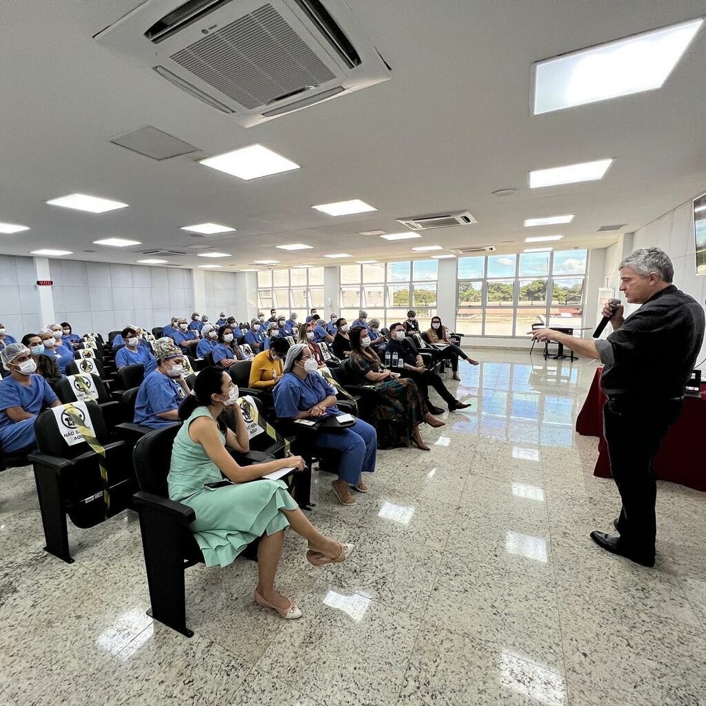 Criador do Projeto Coala, neonatologista Guilherme Sant'Anna visita HMMCC 