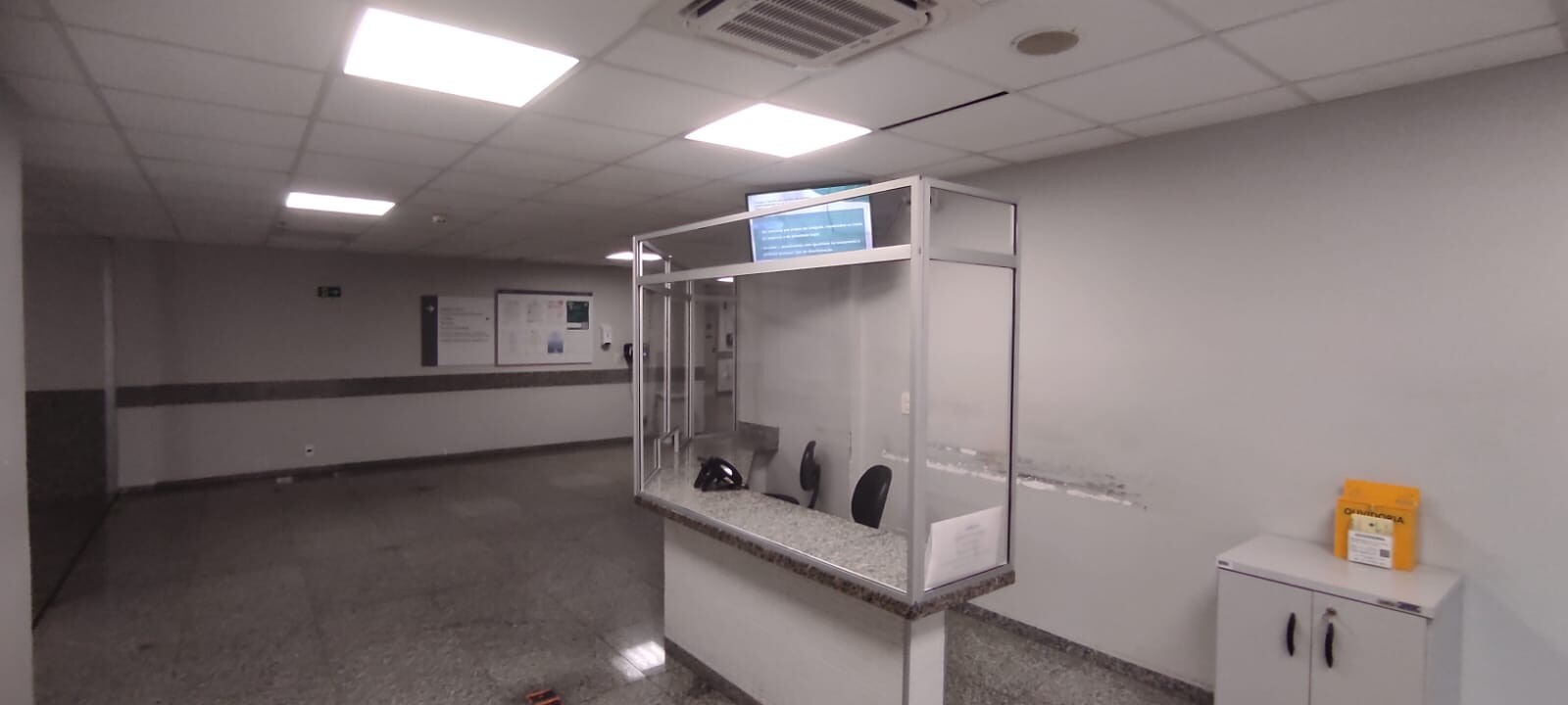 FUNDAHC instala barreiras protetoras em acrílico no Hospital das Clínicas da UFG 3