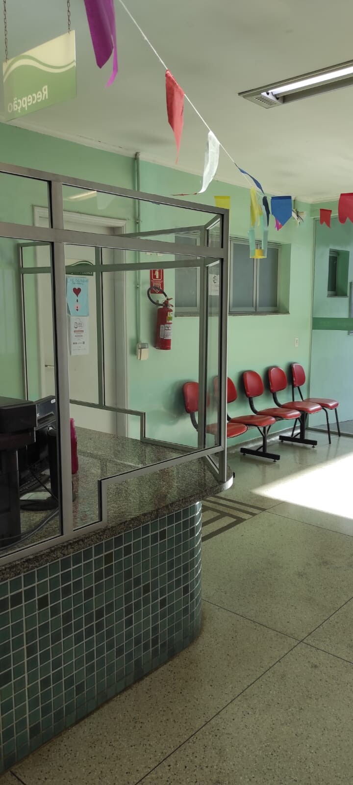 FUNDAHC instala barreiras protetoras em acrílico no Hospital das Clínicas da UFG 5