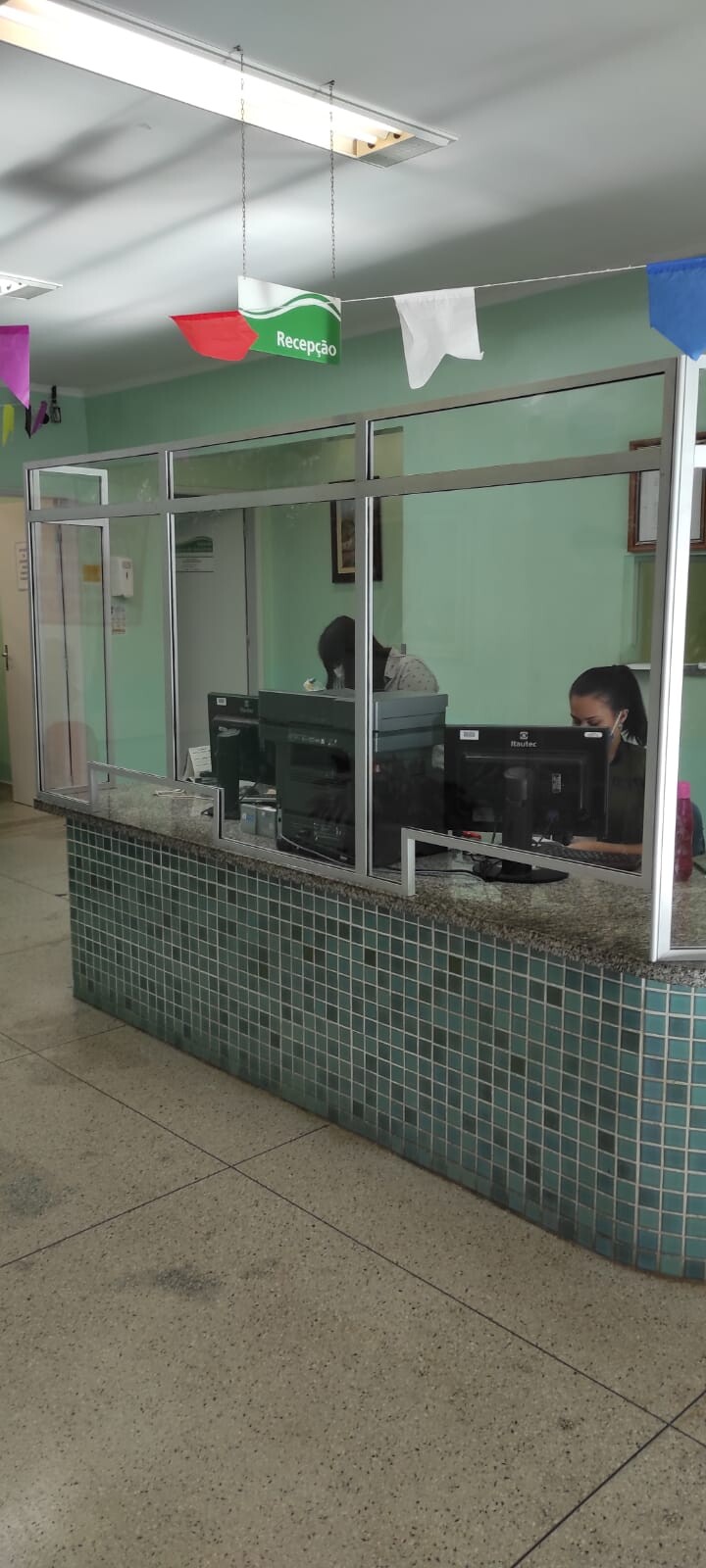FUNDAHC instala barreiras protetoras em acrílico no Hospital das Clínicas da UFG 4