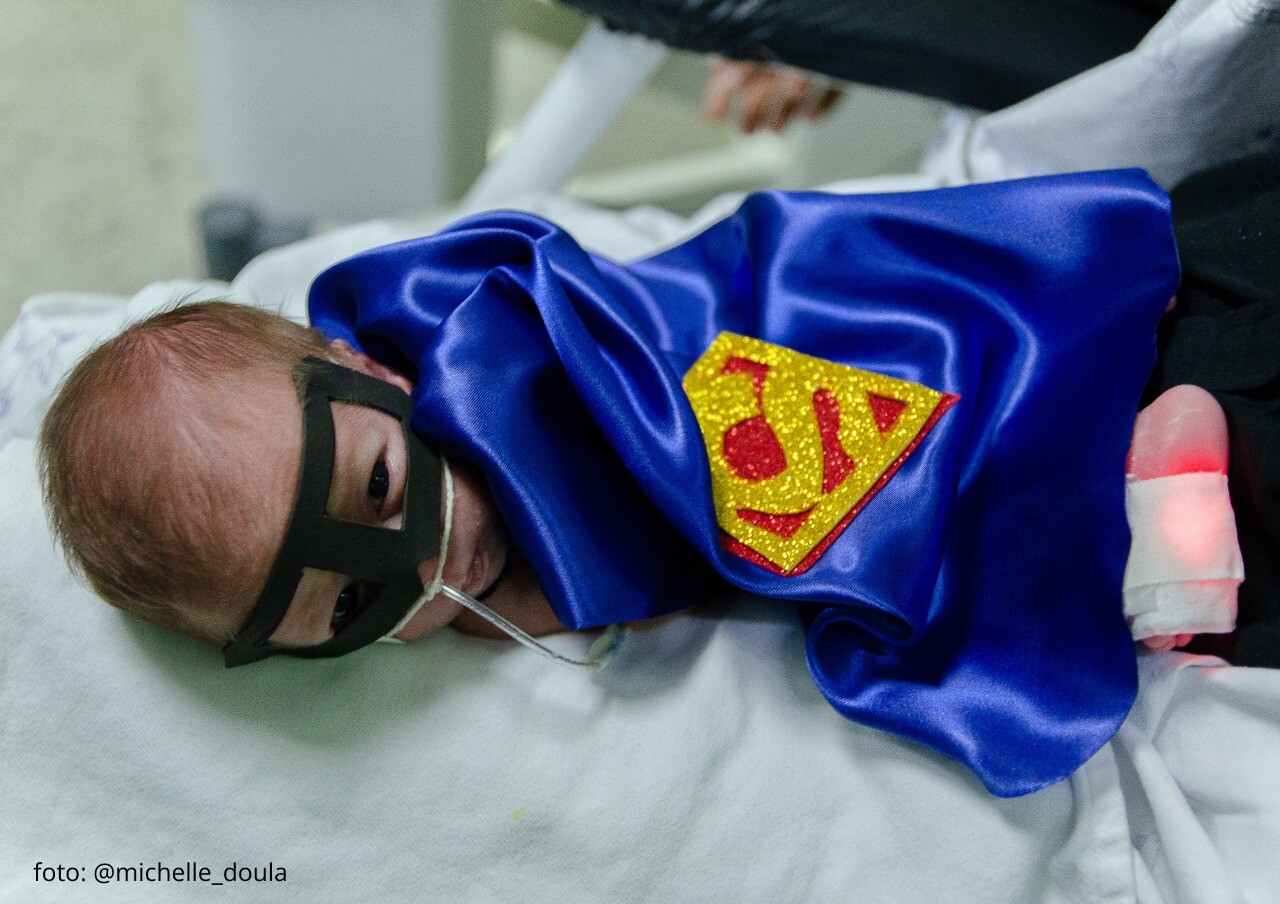 Humanização em UTIs Neonatais traz esperança a pais de bebês prematuros